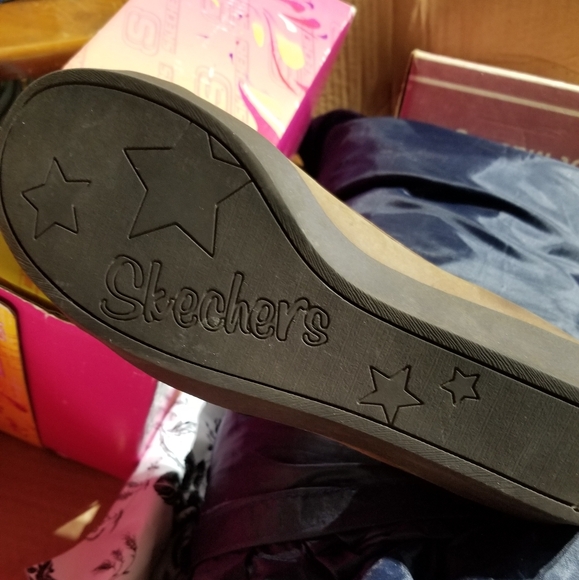 Skechers wedge, size 8, tan with brown accent - Picture 2 of 4